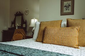 Cygnet Old Bank B & B Cafe & Gift Store