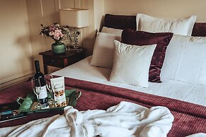 Cygnet Old Bank B & B Cafe & Gift Store