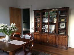 Cygnet Old Bank B & B Cafe & Gift Store