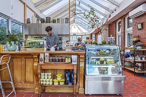 Cygnet Old Bank B & B Cafe & Gift Store