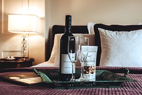 Cygnet Old Bank B & B Cafe & Gift Store