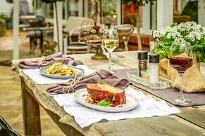 Cygnet Old Bank B & B Cafe & Gift Store