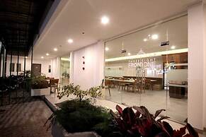 Three Eight Front One Boutique Batu