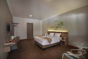 Three Eight Front One Boutique Batu