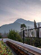 Three Eight Front One Boutique Batu