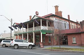 Riverina Hotel