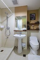 McKinley Park Residences near St Lukes