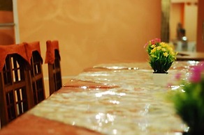 Farmis Garden Hotel & Restaurant