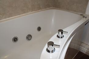 Empire 2 Bedroom Serviced Apartment