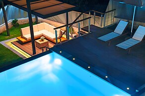 Perla Villas with Heated Pool