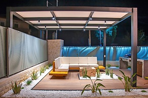 Perla Villas with Heated Pool