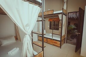 Tropic Hostel and Restaurant