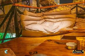 Tropic Hostel and Restaurant