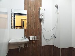 RoomQuest Chonburi Phanat Nikhom