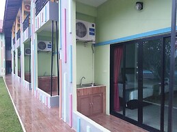 RoomQuest Chonburi Phanat Nikhom