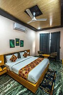 Hotel Kirti Plaza