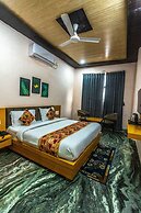 Hotel Kirti Plaza