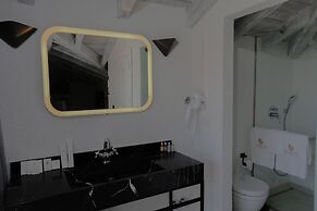 Avalon Boutique Hotel & Suites