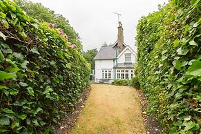 NEW Cosy 2 Bedroom Detached House West Finchley