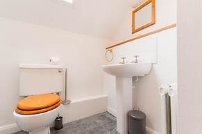 NEW Cosy 2 Bedroom Detached House West Finchley