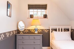HOLIDAY HOME OF THE MONTH Finchley Sleeps 4
