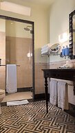 Heritage Luxury Suites- ALL Suite Hotel