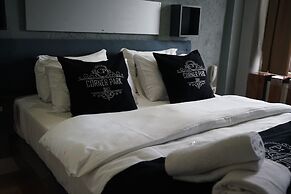 Corner Park Suites