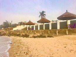Coconut Pointe Villa & Beach Resort