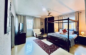 Coconut Pointe Villa & Beach Resort