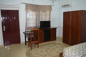 Coconut Pointe Villa & Beach Resort