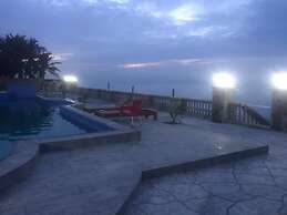 Coconut Pointe Villa & Beach Resort
