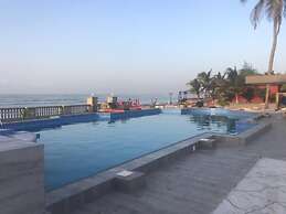Coconut Pointe Villa & Beach Resort