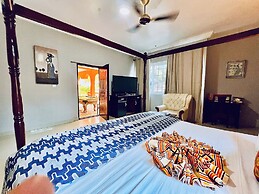 Coconut Pointe Villa & Beach Resort