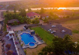 Coconut Pointe Villa & Beach Resort