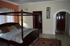 Coconut Pointe Villa & Beach Resort