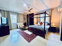 Coconut Pointe Villa & Beach Resort
