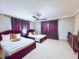 Coconut Pointe Villa & Beach Resort