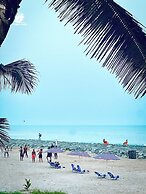 Coconut Pointe Villa & Beach Resort