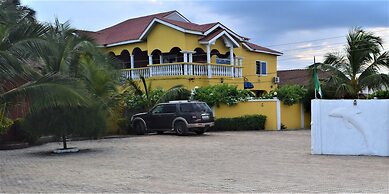 Coconut Pointe Villa & Beach Resort