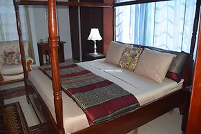 Coconut Pointe Villa & Beach Resort