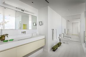 Setai Residences by Flashstay