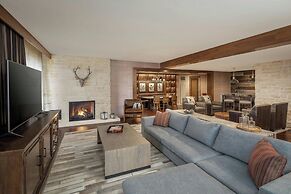 Gaylord Rockies Resort & Convention Center