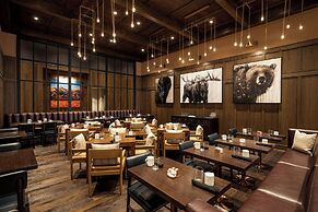 Gaylord Rockies Resort & Convention Center