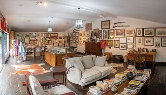 Fugitives' Drift Lodge