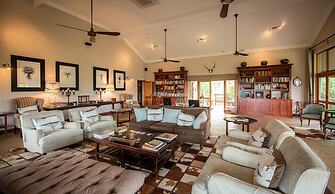 Fugitives' Drift Lodge