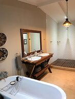 Fugitives' Drift Lodge