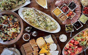 Fugitives' Drift Lodge