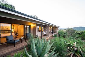 Fugitives' Drift Lodge