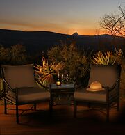 Fugitives' Drift Lodge