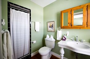 Hopkins Ordinary Bed Breakfast and Ale Works